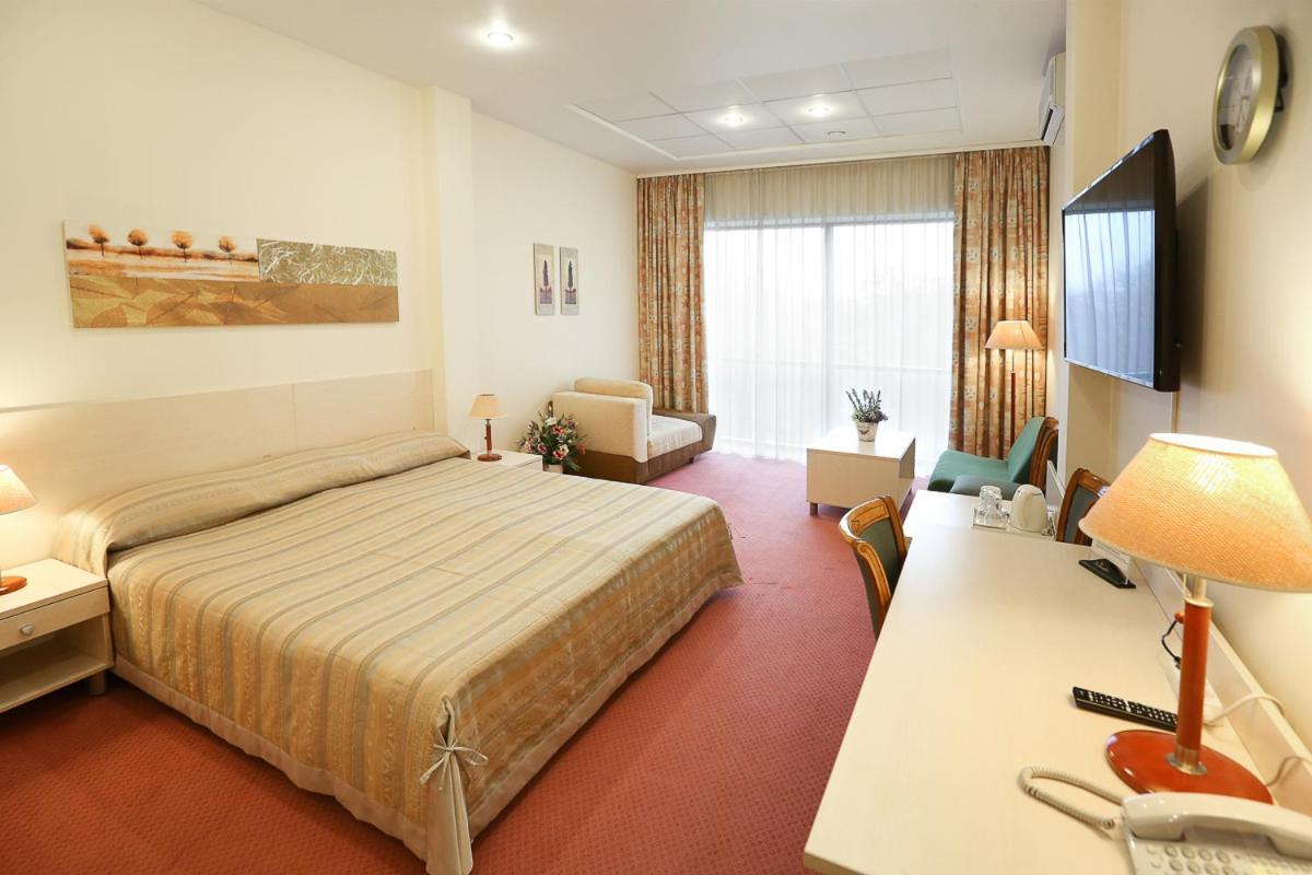 Smelyne Hotel Panevezys Exterior photo