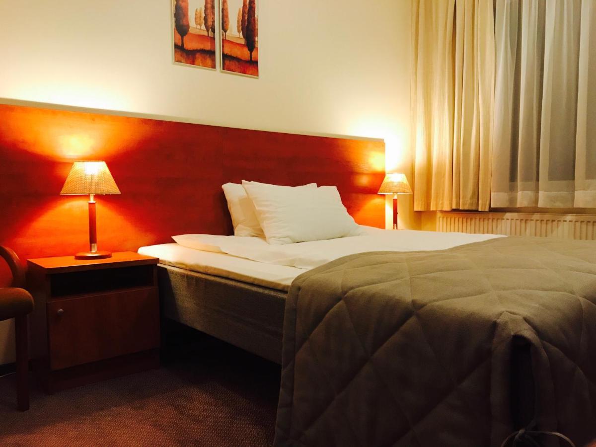Smelyne Hotel Panevezys Exterior photo