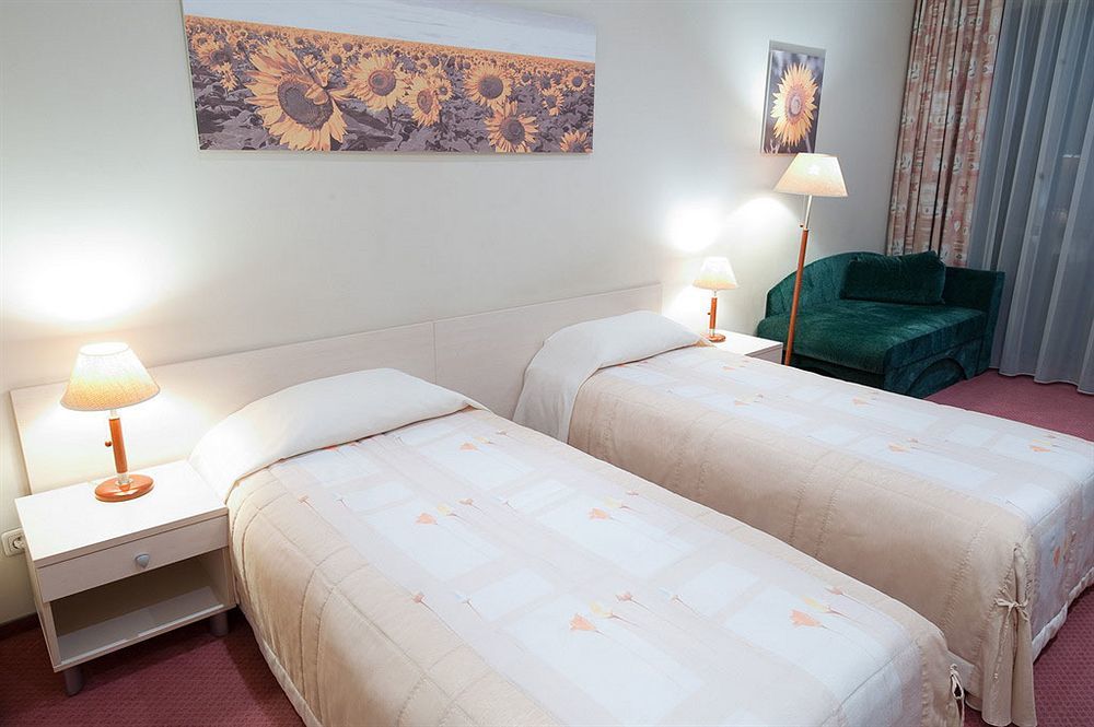 Smelyne Hotel Panevezys Exterior photo